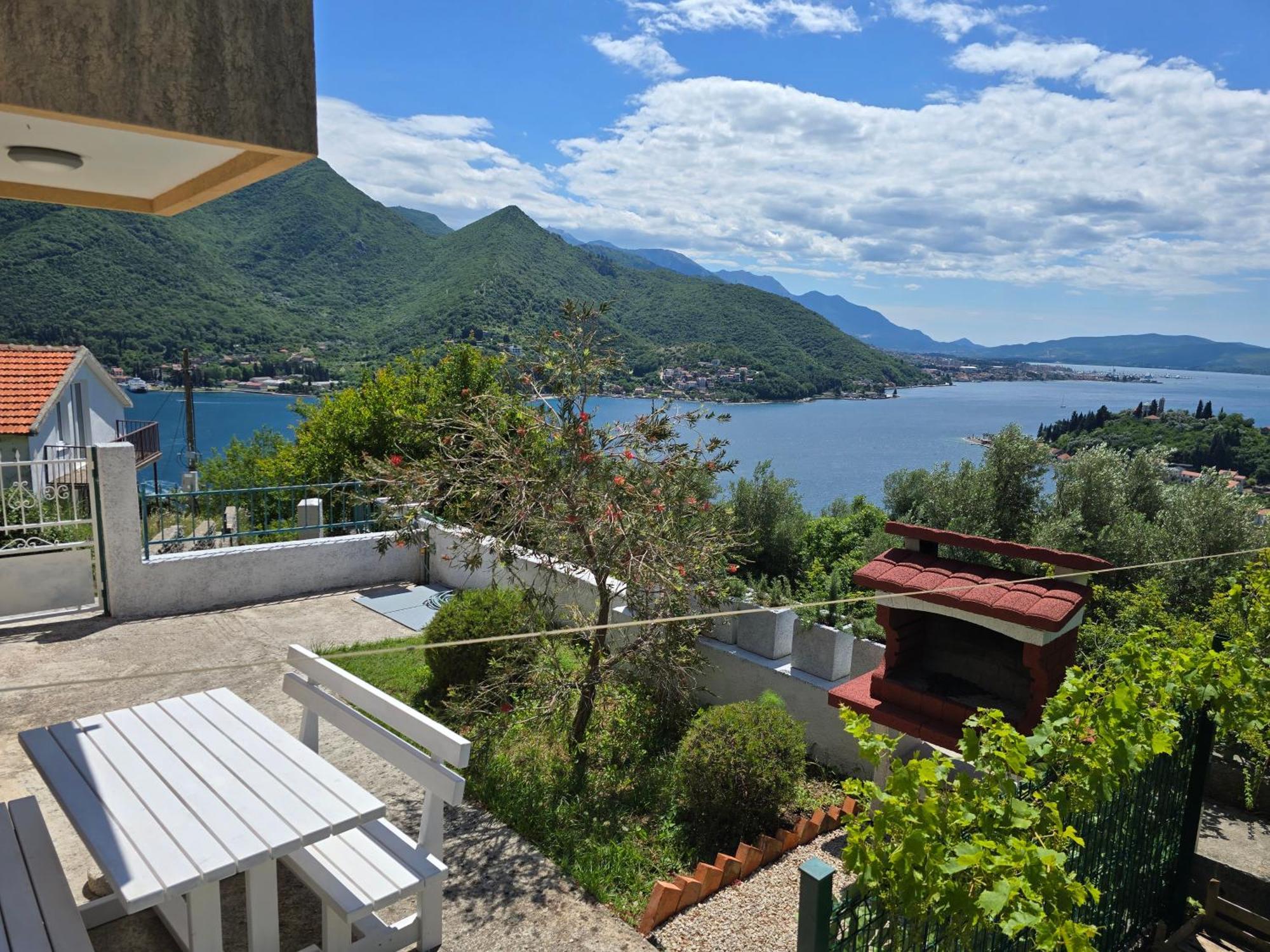Holiday Home Sunny Hill Kamenari Exteriör bild
